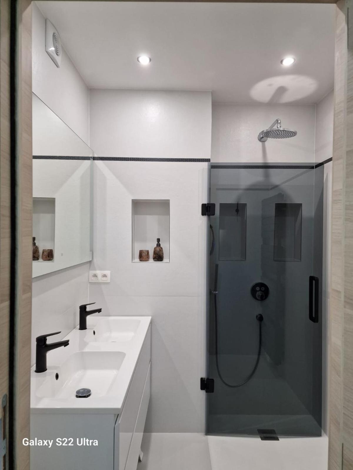 Luxury Renovated 3 Rooms Apartment Oostende Exteriör bild