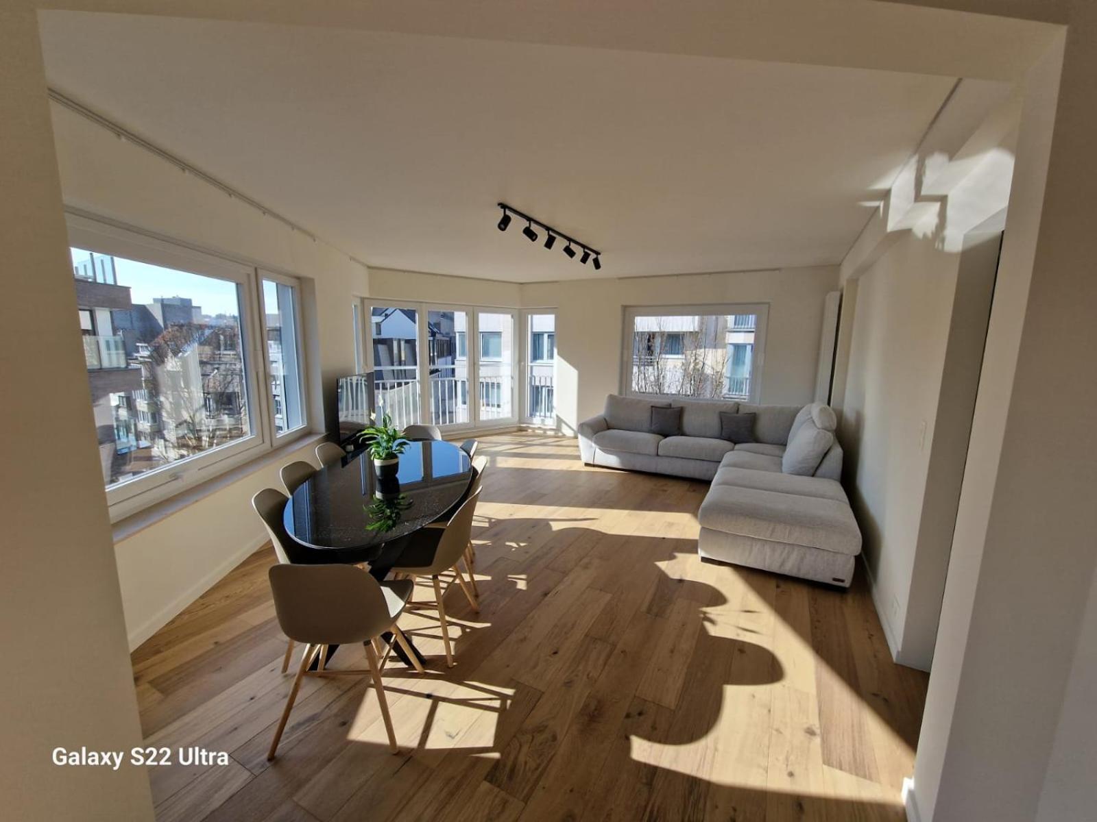 Luxury Renovated 3 Rooms Apartment Oostende Exteriör bild